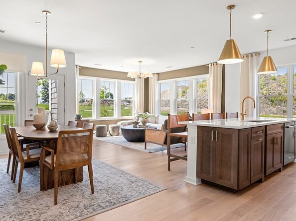 320 Martins Landing 107, North Reading MA 01864