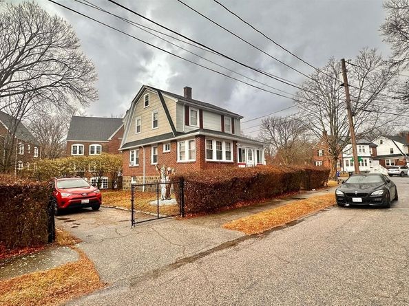 7 Parkway Cres, Milton MA 02186