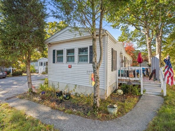 11 Chestnut Cir, Rockland MA 02370