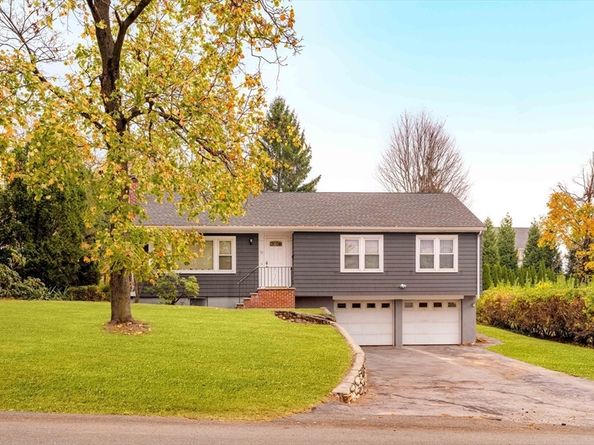 97 Macarthur Rd, Stoneham MA 02180