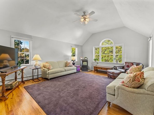 19 Fisher St, Westborough MA 01581