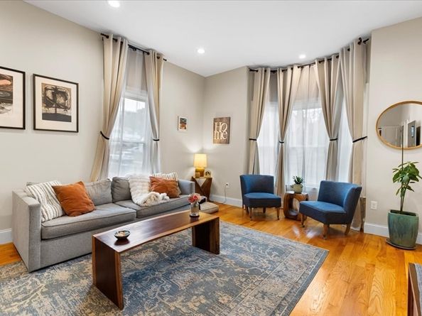 2-4 Garfield  Ave 1, Boston MA 02136