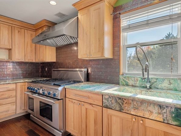 76 Taft Ave 2, Newton MA 02465