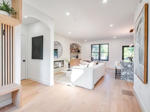 290 Watertown St C, Newton MA 02458