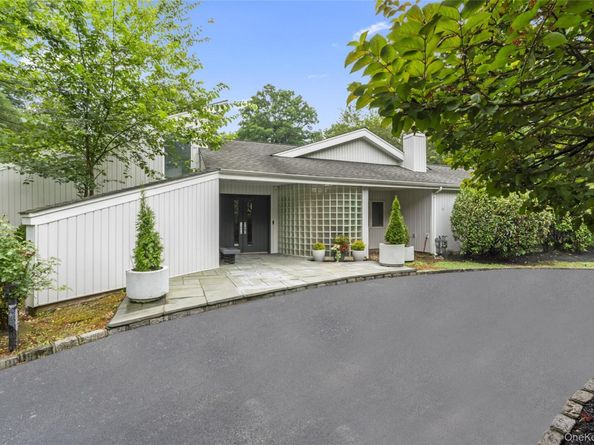 2 Bristol Drive, Woodbury NY 11797