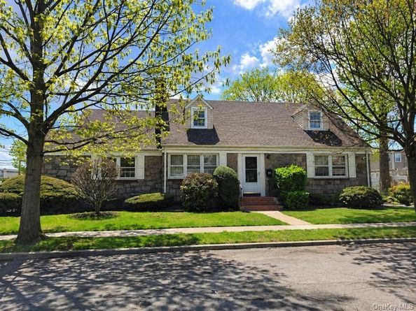 33 Nassau Boulevard, West Hempstead NY 11552