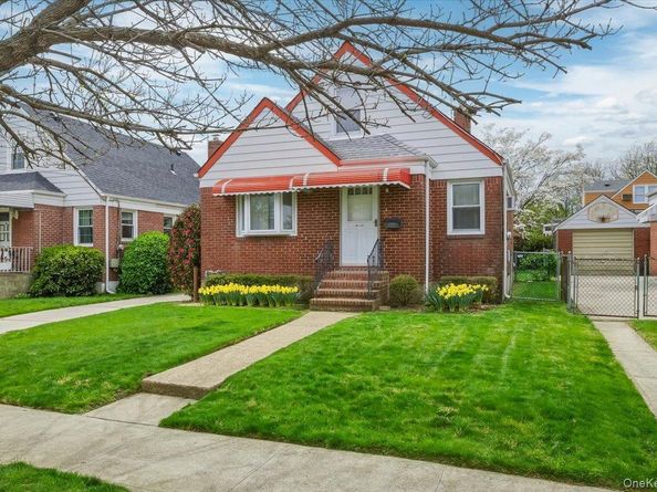 95-18 238th Street, Floral Park NY 11001