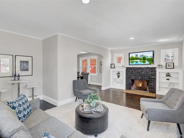 84 Wellington Street, Hempstead NY 11550