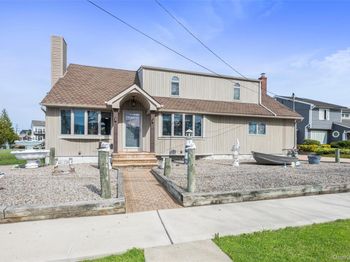 3414 Riverside Drive