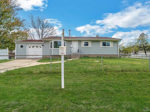 206 Prospect Place, Bay Shore NY 11706