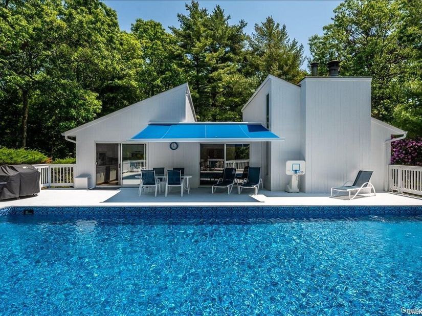 13 Van Scoys Path W, East Hampton NY 11937