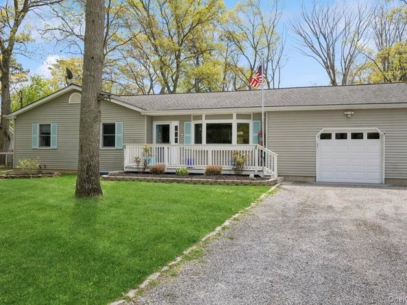 85 Old Stone Road, Calverton NY 11933