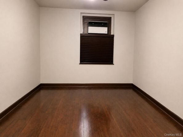 21-06 35th Street 1B, Astoria NY 11105