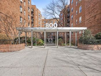 800 Grand Concourse