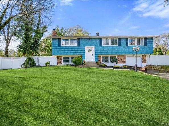 12 Branch Lane, East Setauket NY 11733
