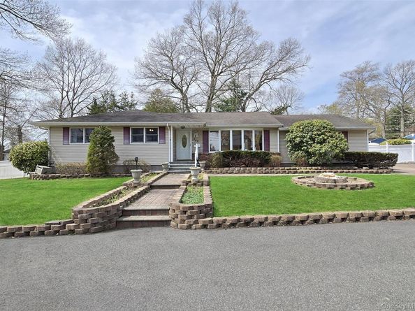 240 N 3rd Street, Ronkonkoma NY 11779