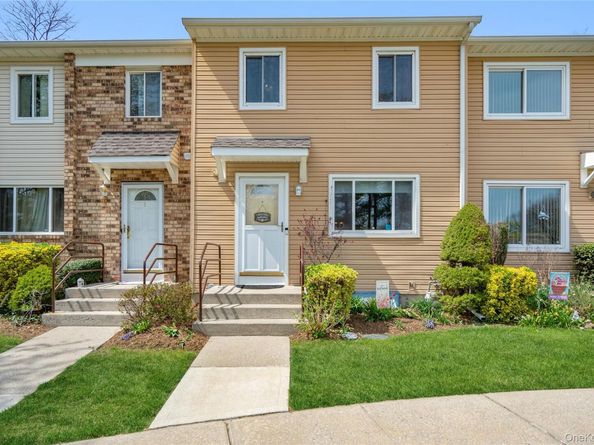 3 Town House Drive, Massapequa Park NY 11762