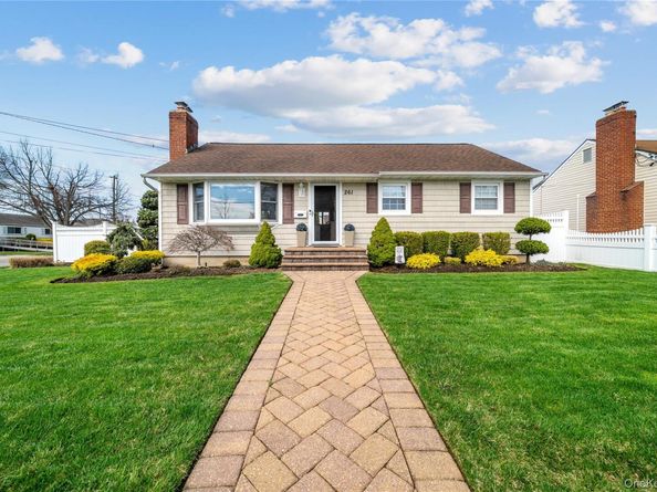 261 N 6th Street, Bethpage NY 11714