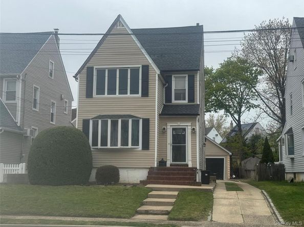 75 Munro Boulevard, Valley Stream NY 11581
