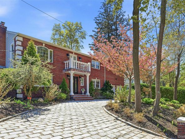 1 Kissam Lane, Glen Head NY 11545