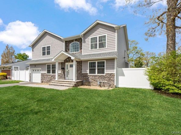 53 Surrey Lane, Plainview NY 11803