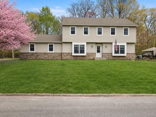 7 Midfield Street, Stony Brook NY 11790