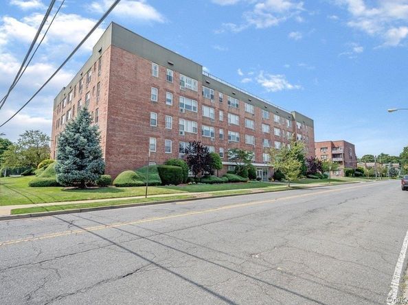 280 GUY LOMBARDO Avenue 5L, Freeport NY 11520