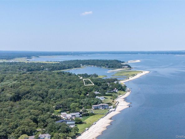 87 Washington Heights Avenue, Hampton Bays NY 11946