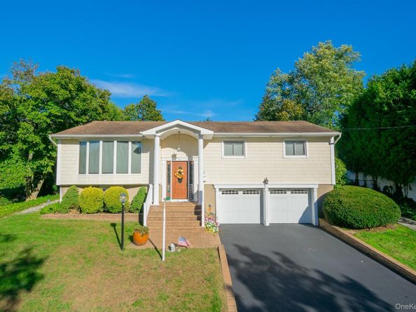 4 Manchester Drive, Bethpage NY 11714