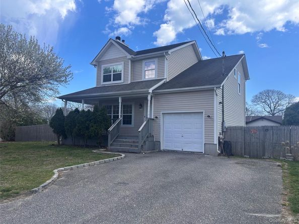 194 E Parkview Drive, Shirley NY 11967