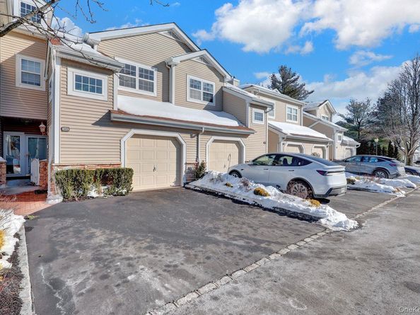 202 Carriage Lane, Plainview NY 11803