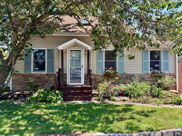 1529 Carl Avenue, Holbrook NY 11741