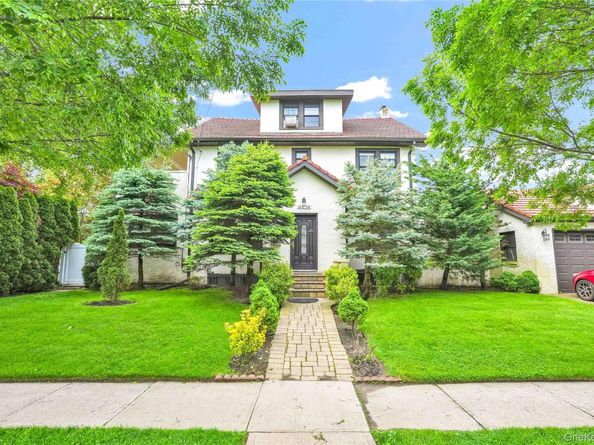 16008 12th Road, Beechhurst NY 11357