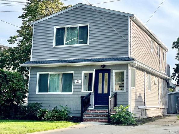 32 Beechwood Street, Farmingdale NY 11735