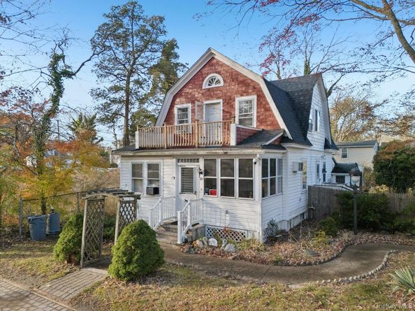 83 Elm Road E, Mastic Beach NY 11951