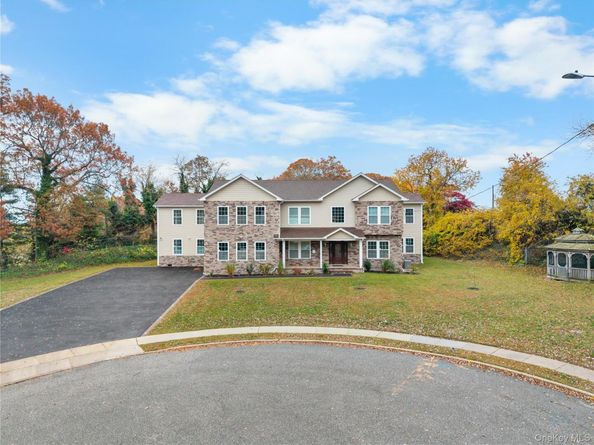 4 Coventry Court, Wheatley Heights NY 11798