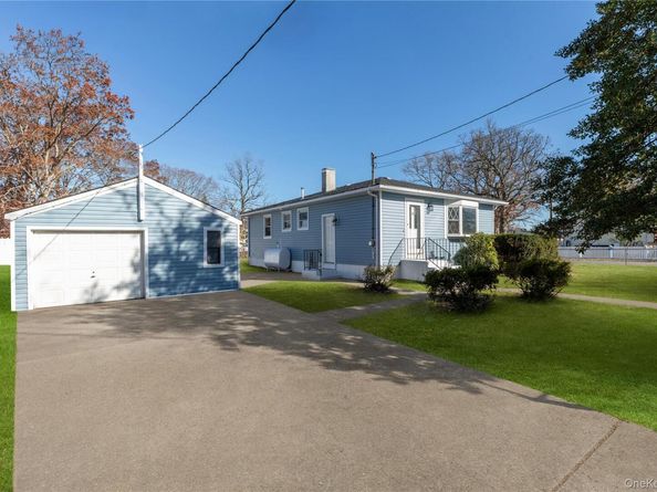 345 41 ST Street, Copiague NY 11726