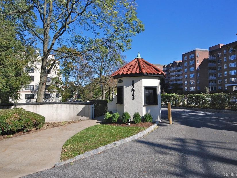 1273 North Avenue 1G. Entry 3, New Rochelle NY 10804