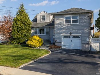 208 Island Parkway W