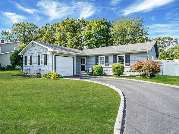 21 Coleridge Road, Holbrook NY 11741