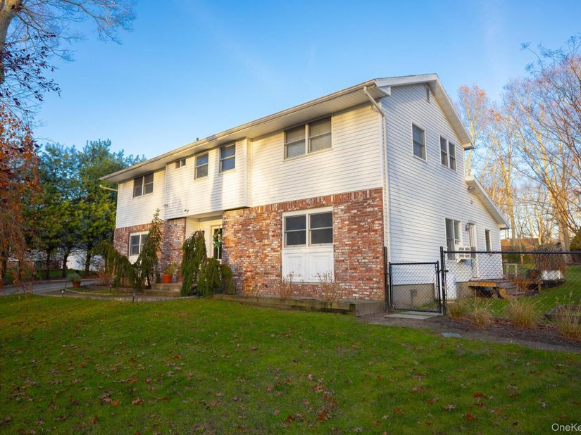 94 Kings Drive, Riverhead NY 11901