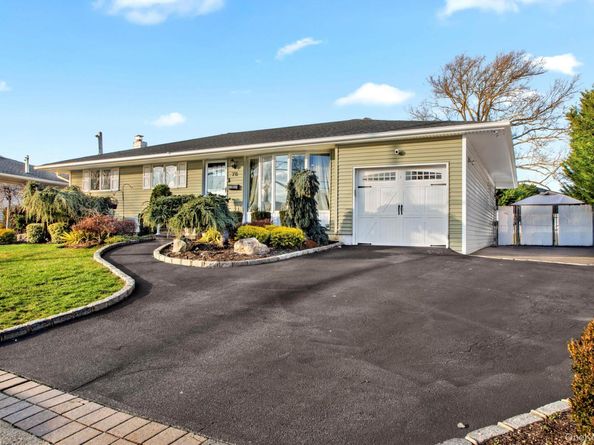 78 Redwood Lane, Massapequa Park NY 11762