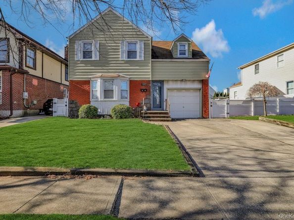 645 S 10th Street, New Hyde Park NY 11040