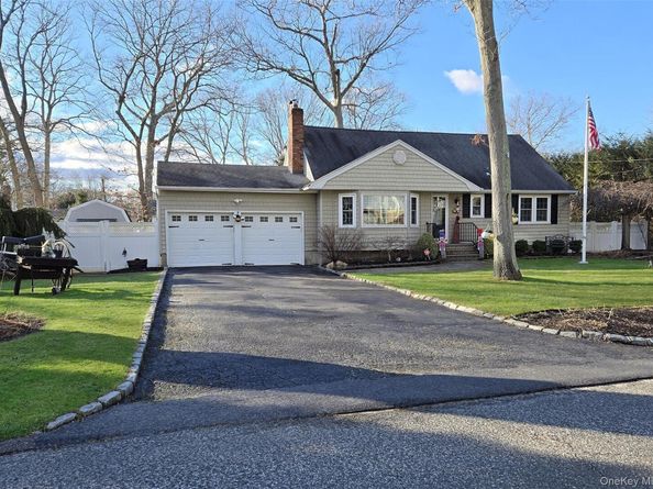 94 Clarendon Road, Ronkonkoma NY 11779