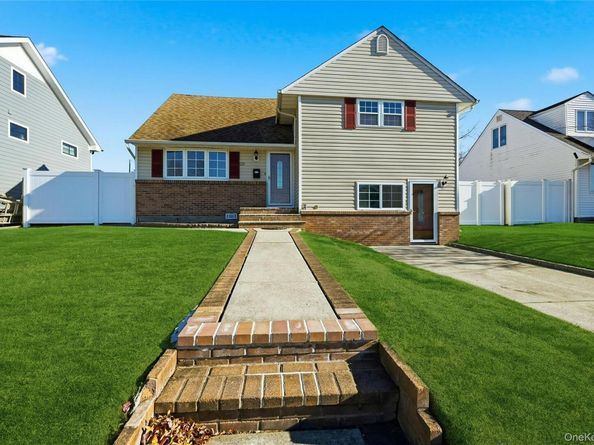 123 S Fordham Road, Hicksville NY 11801