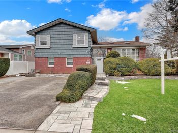 211 Cantiague Rock Road