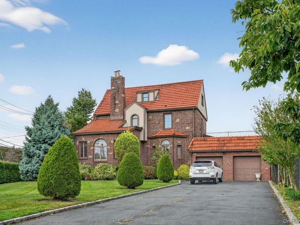 915 Malba Drive, Malba NY 11357