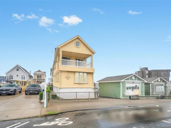21 Van Brunt Road, Broad Channel NY 11693