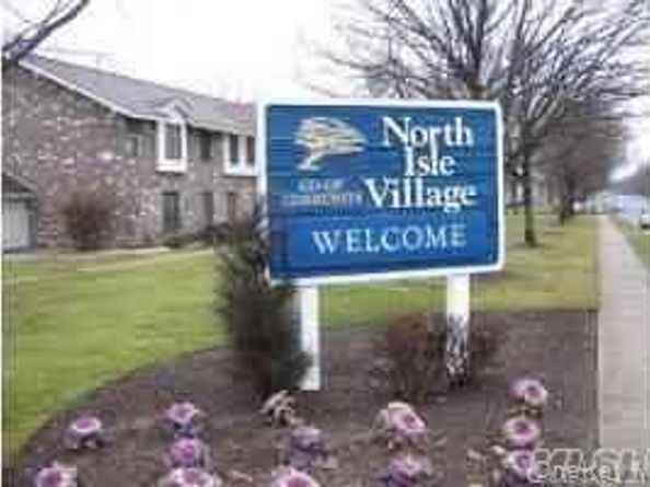 226 Pointe 226, Coram NY 11727