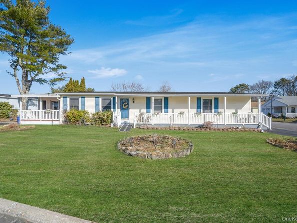2 Dogwood Lane, Manorville NY 11949